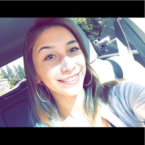 Meet your Posher, Julia